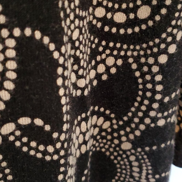 Embellished Collar Black & Tan 3/4 Sleeve Top - Picture 4 of 7